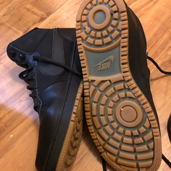 Nike boots like new - Picture 2 of 3